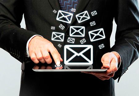 Who and for what purposes uses temporary mail?